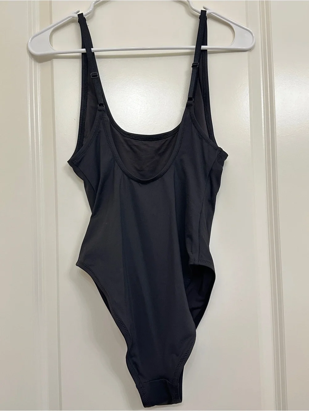 NWT SKIMS Scoop Neck One Piece Swimsuit in Onyx - Medium